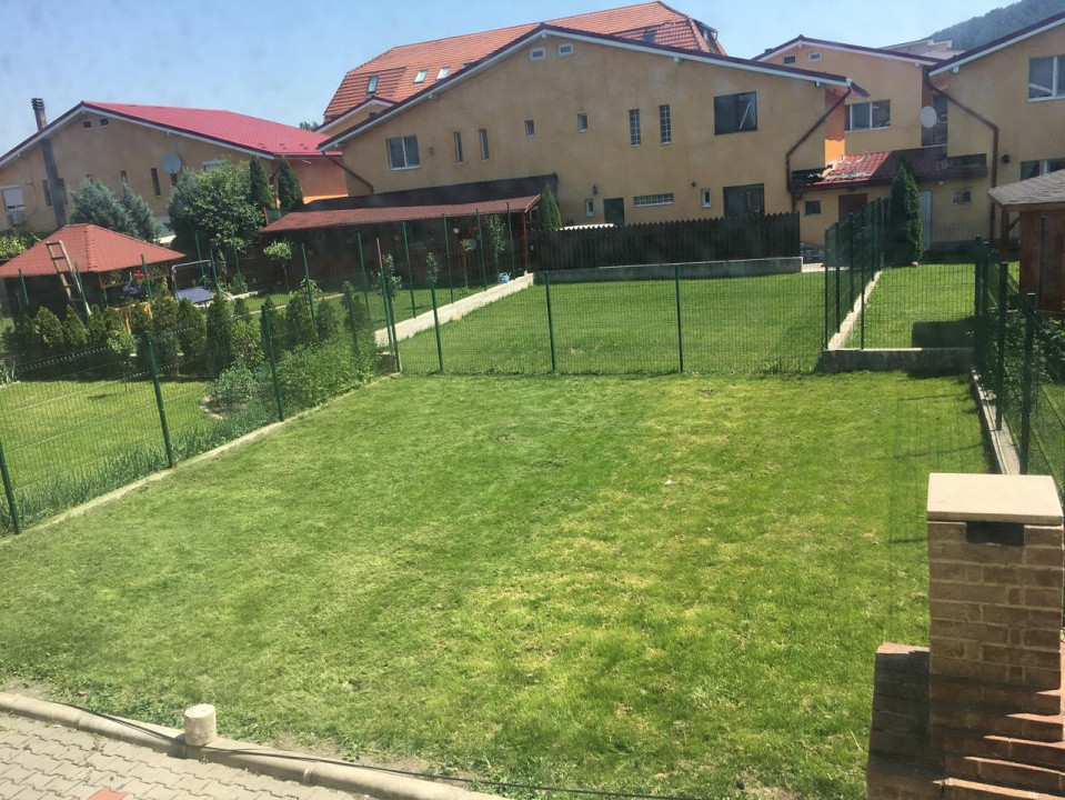 Închiriere casă/duplex cu 4 camere, curte de 180 mp., Florești