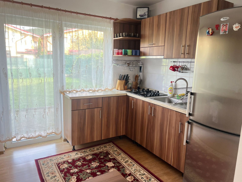 Închiriere casă/duplex cu 4 camere, curte de 180 mp., Florești