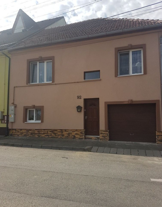 Casă individuală, zonă Trei Stejari – stradă liniștită, curte, garaj, 4 camere