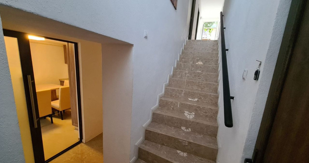 Casă individuală, zonă Trei Stejari – stradă liniștită, curte, garaj, 4 camere