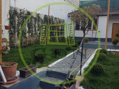 Casă individuală, zonă Trei Stejari – stradă liniștită, curte, garaj, 4 camere