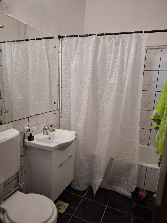 Apartament 4 camere – ultracentral -140 mp,  terasă și parcare în curte 