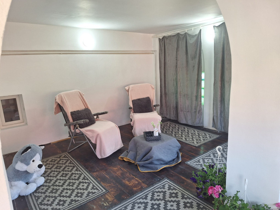 Apartament 4 camere – ultracentral -140 mp,  terasă și parcare în curte 