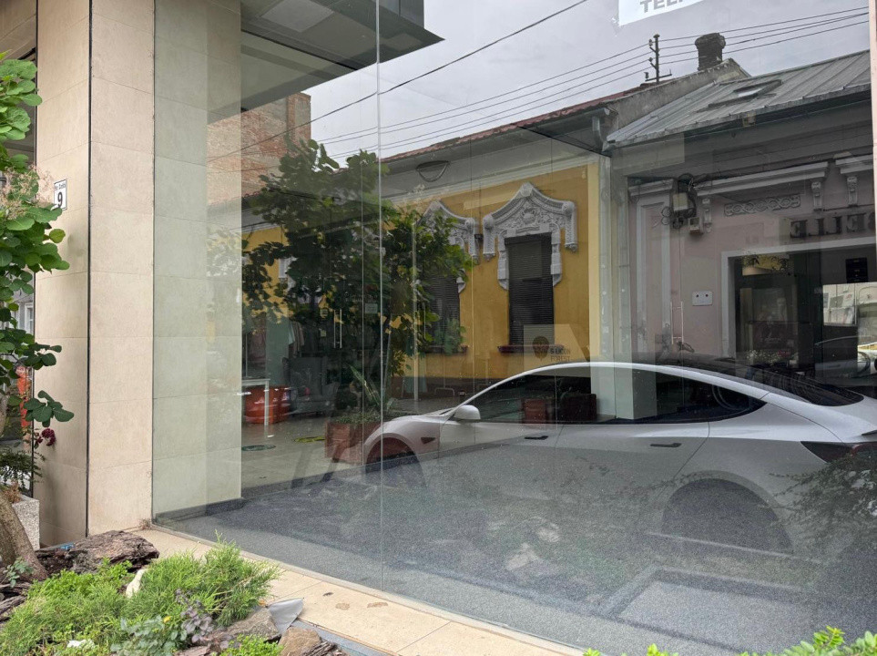 Închiriere spațiu comercial cu vitrină, 50 mp.,  în Centrul Clujului!