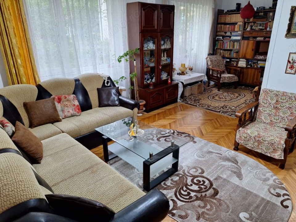 De vanzare apartament 4 camere cartierul Sasar