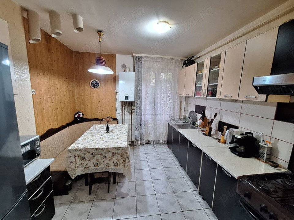 De vanzare apartament 4 camere cartierul Sasar