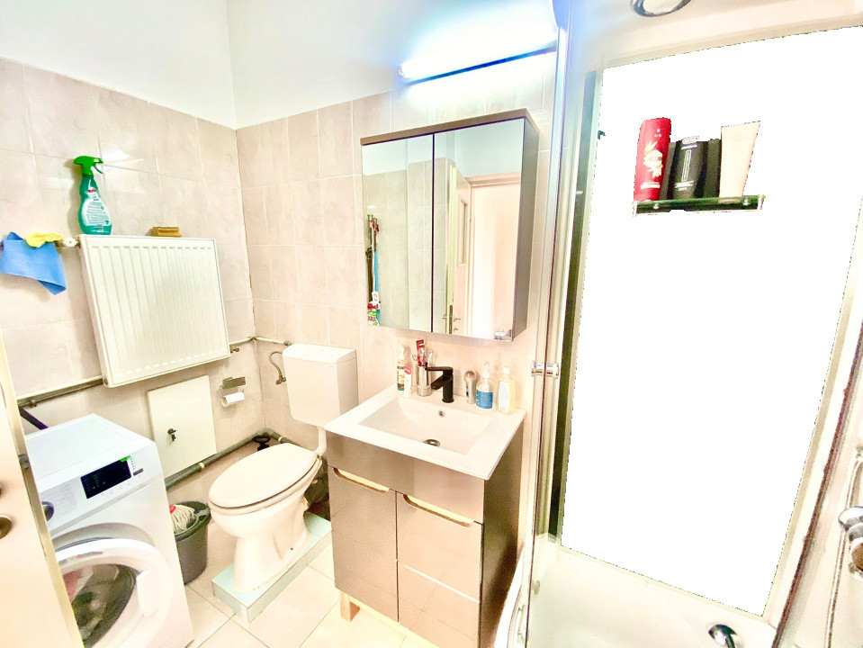 Garsonieră mobilată, utilată, etaj 4, str Războieni