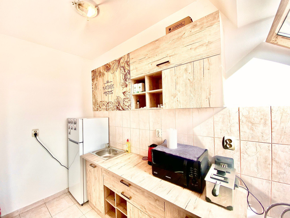 Garsonieră mobilată, utilată, etaj 4, str Războieni