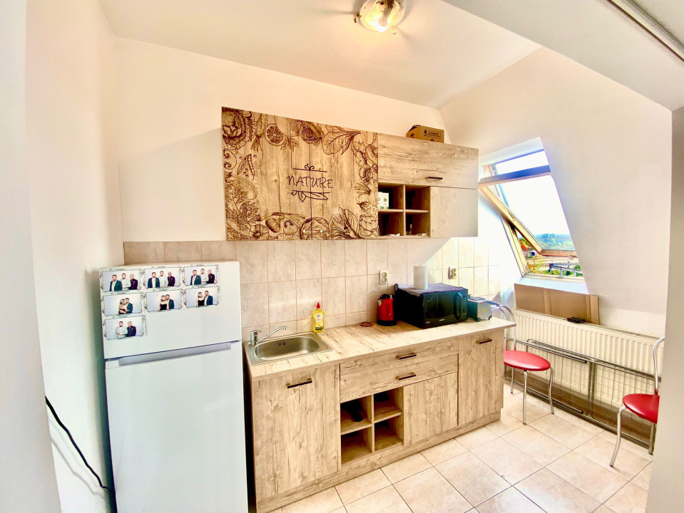 Garsonieră mobilată, utilată, etaj 4, str Războieni