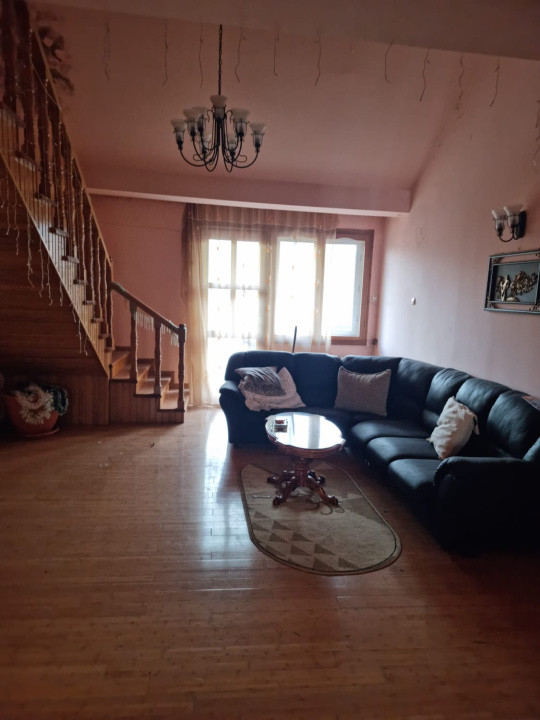 Casa de locuit parter+etaj Loc. Gurahont Arad