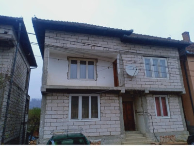 Casa de locuit parter+etaj Loc. Gurahont Arad