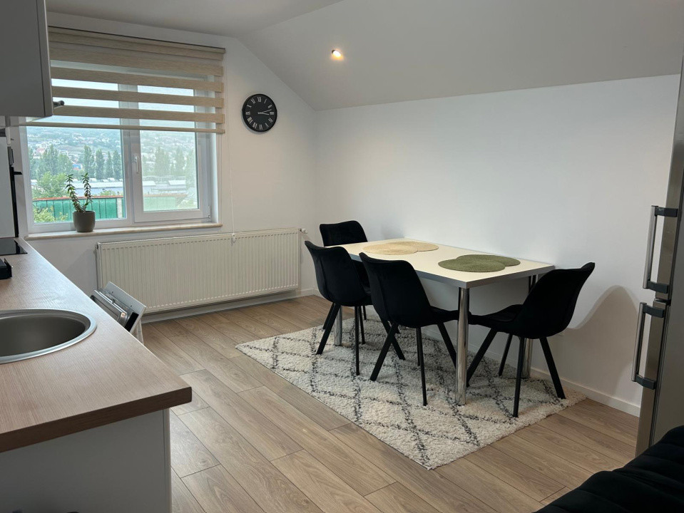 Închiriere ap. 3 cam., la casă 100 mp.+ curte, zona Gruia