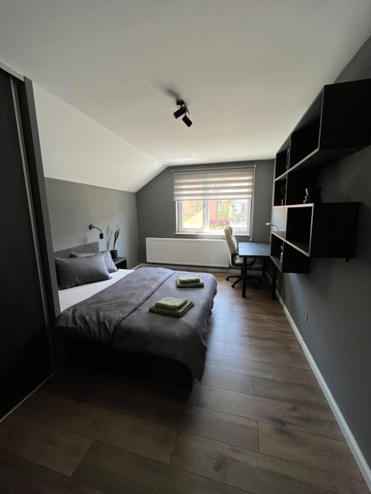 Închiriere ap. 3 cam., la casă 100 mp.+ curte, zona Gruia