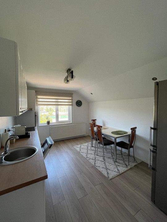 Închiriere ap. 3 cam., la casă 100 mp.+ curte, zona Gruia