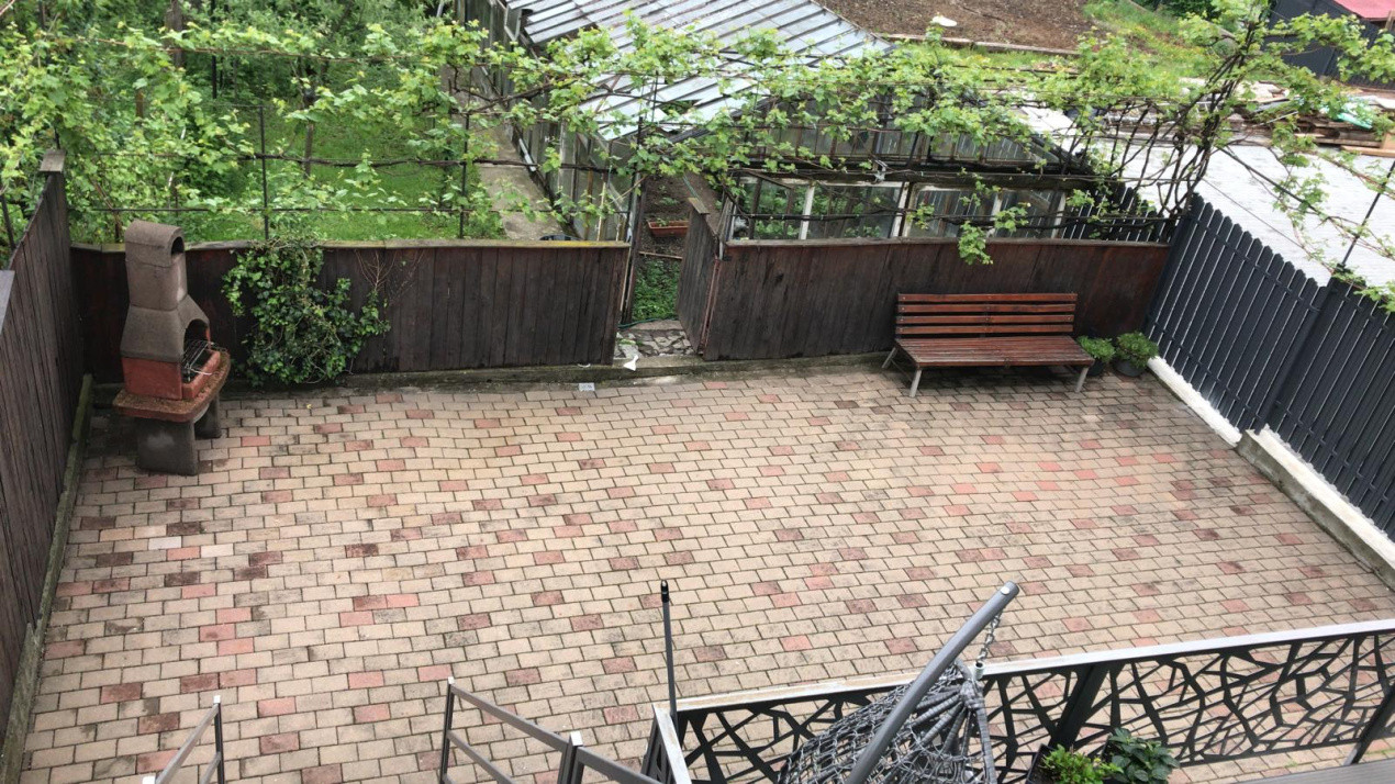 Închiriere ap. 3 cam., la casă 100 mp.+ curte, zona Gruia