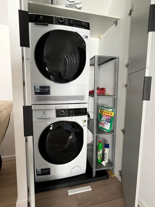 Închiriere ap. 3 cam., la casă 100 mp.+ curte, zona Gruia