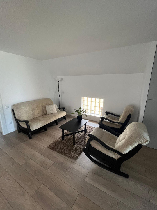 Închiriere ap. 3 cam., la casă 100 mp.+ curte, zona Gruia