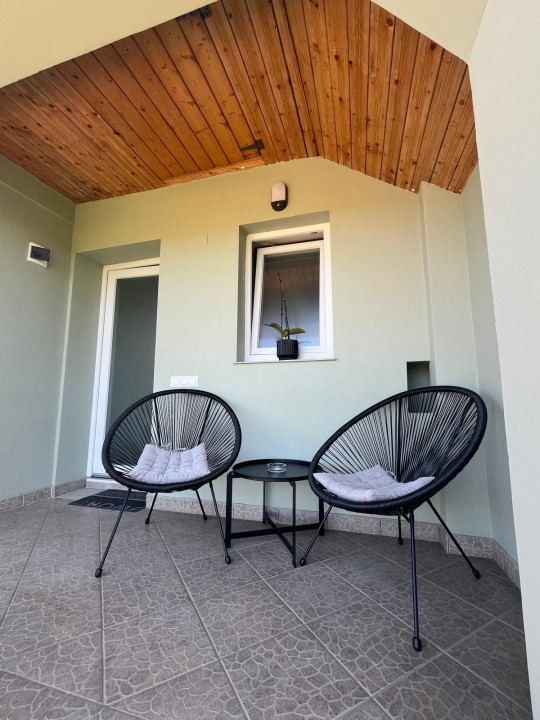 Închiriere ap. 3 cam., la casă 100 mp.+ curte, zona Gruia