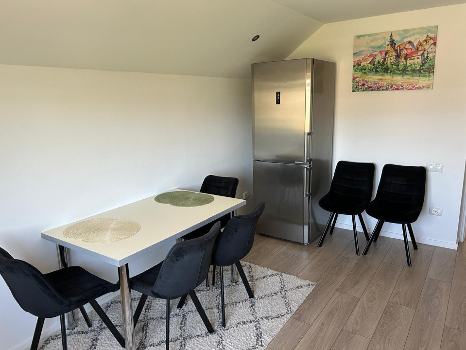 Închiriere ap. 3 cam., la casă 100 mp.+ curte, zona Gruia