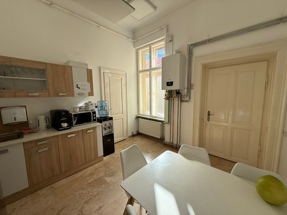 Închiriere birou ultracentral 230 mp. - 2300 EUR+TVA