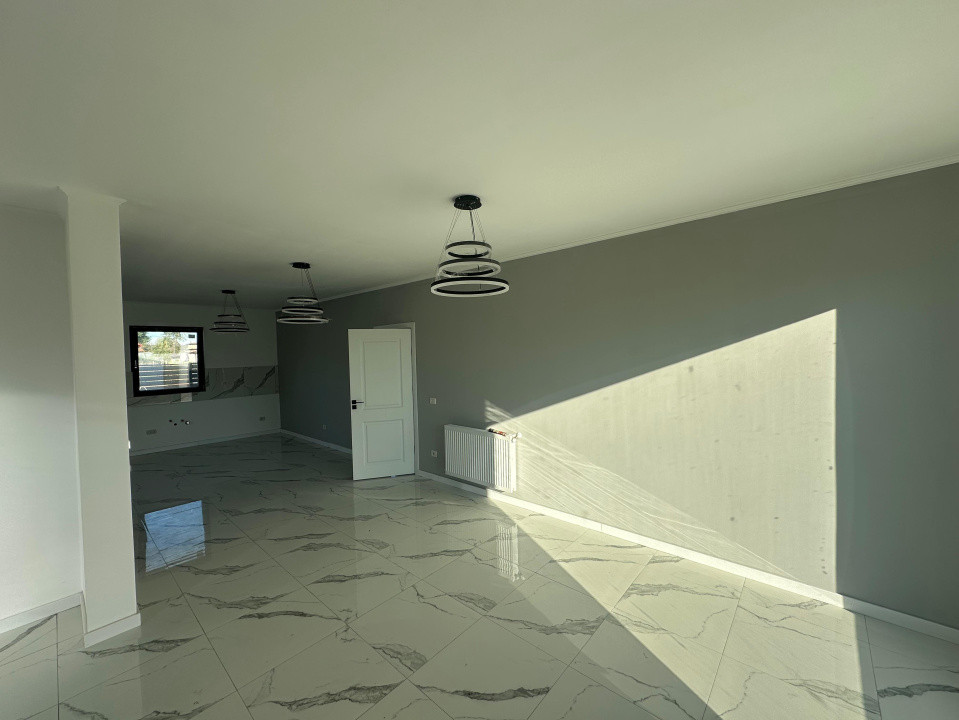 Casă 3 camere de vânzare