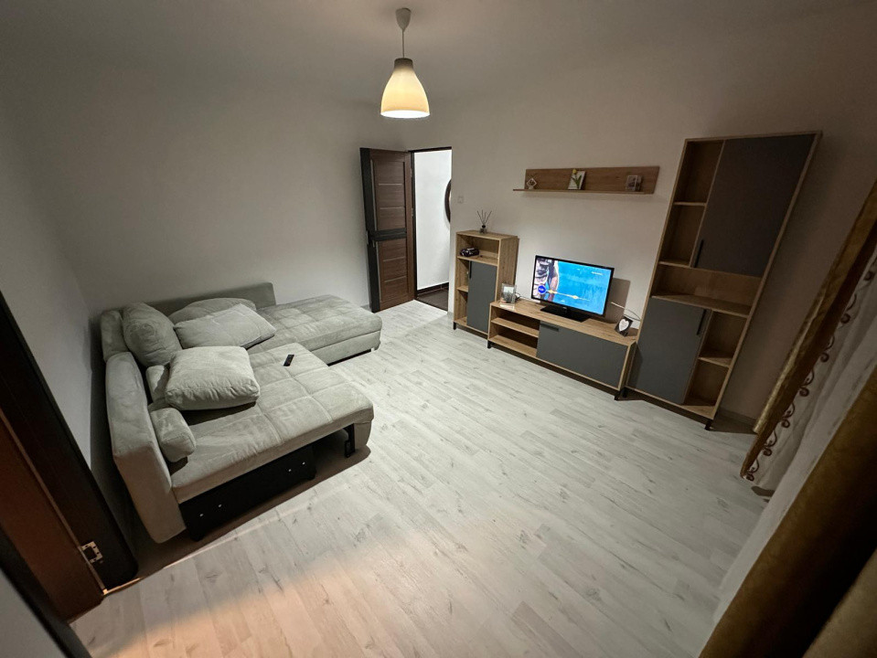 Apartament doua camere, 43mp, cartier Craiovita Noua, zona Niela