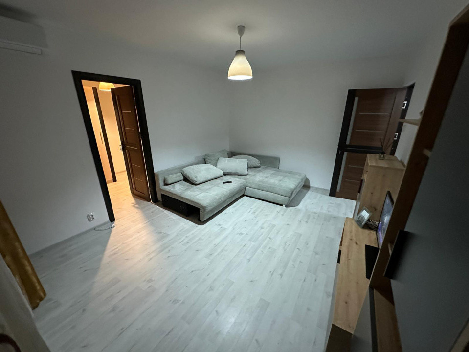 Apartament doua camere, 43mp, cartier Craiovita Noua, zona Niela