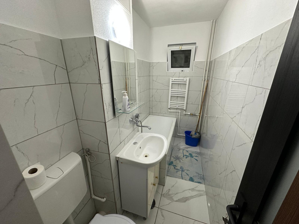 Apartament doua camere, 43mp, cartier Craiovita Noua, zona Niela