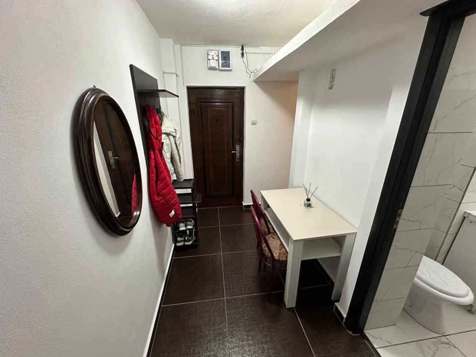 Apartament doua camere, 43mp, cartier Craiovita Noua, zona Niela