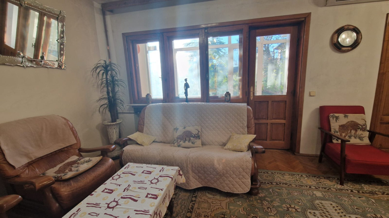 Casa cu 5 camere, 200mp, Centru