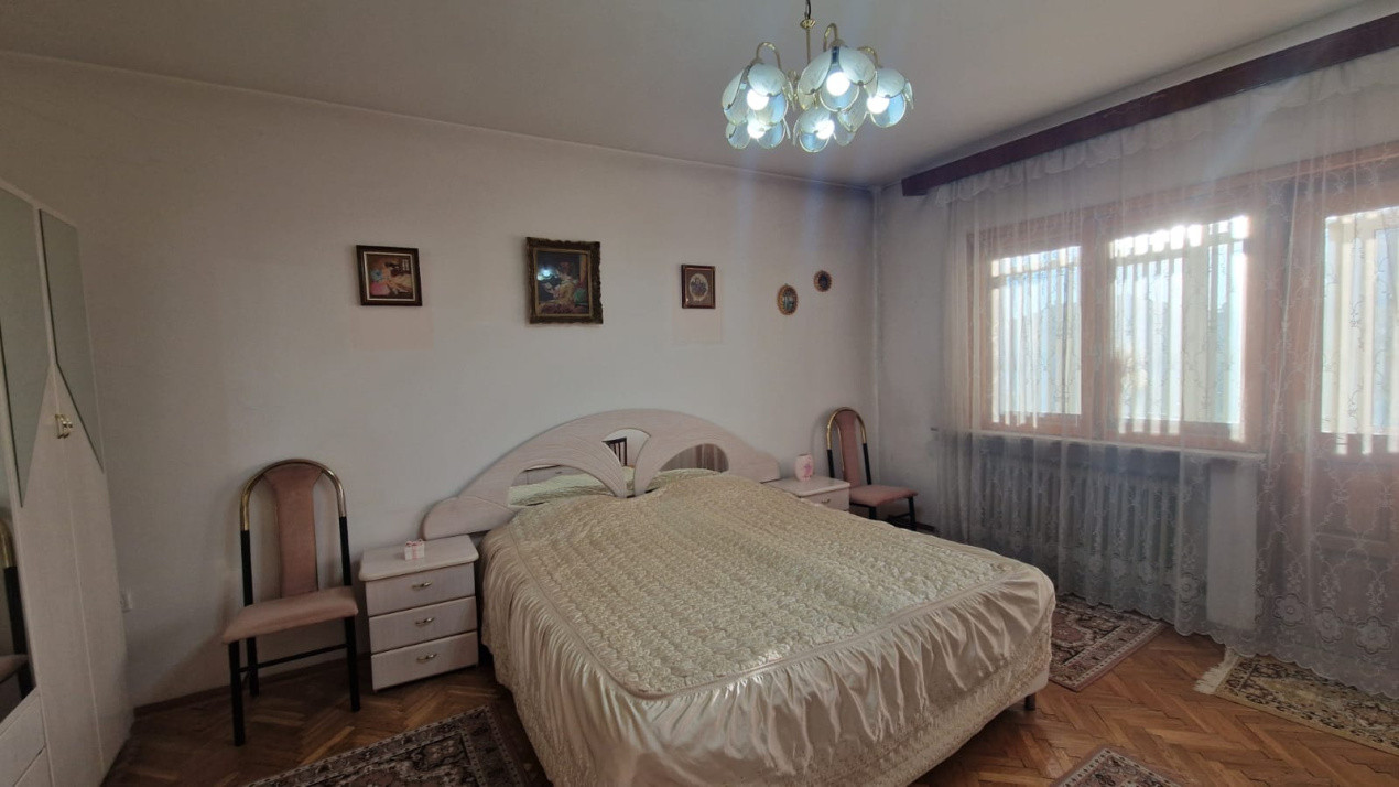 Casa cu 5 camere, 200mp, Centru