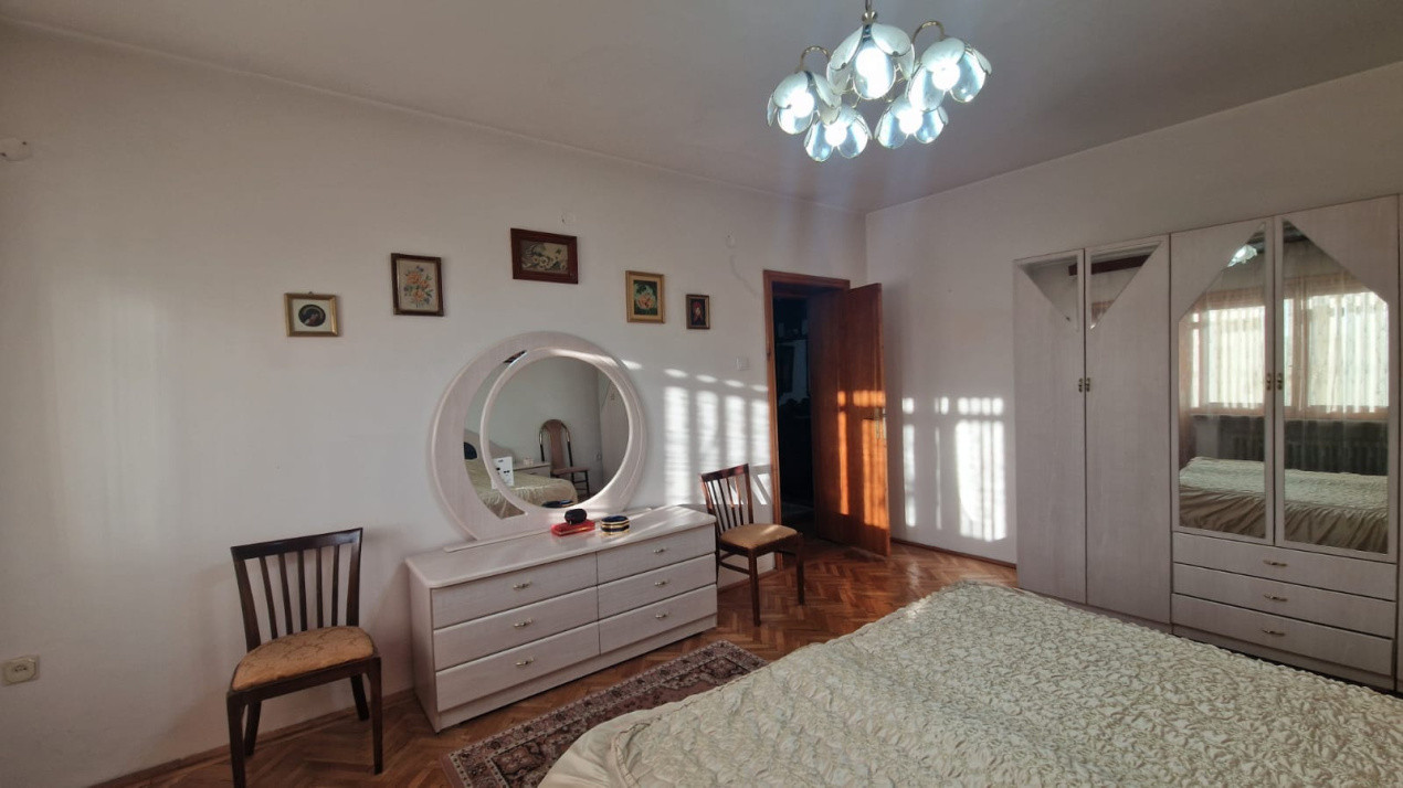 Casa cu 5 camere, 200mp, Centru