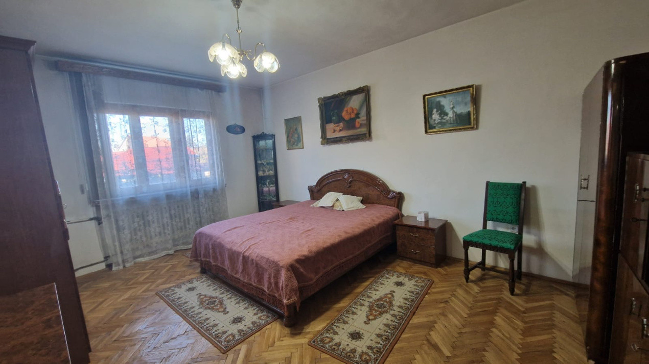 Casa cu 5 camere, 200mp, Centru