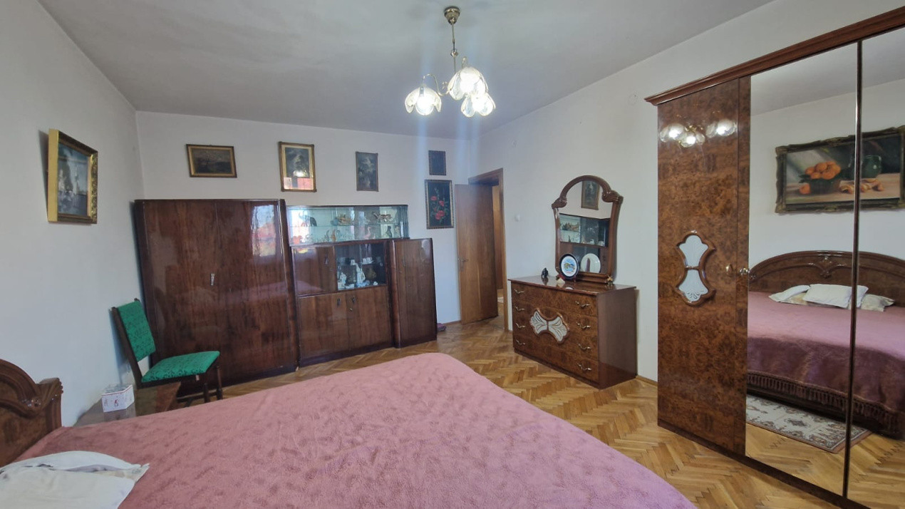 Casa cu 5 camere, 200mp, Centru