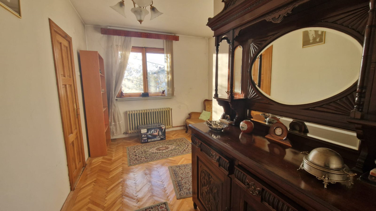 Casa cu 5 camere, 200mp, Centru