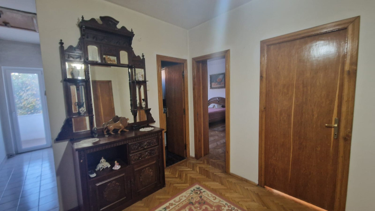 Casa cu 5 camere, 200mp, Centru