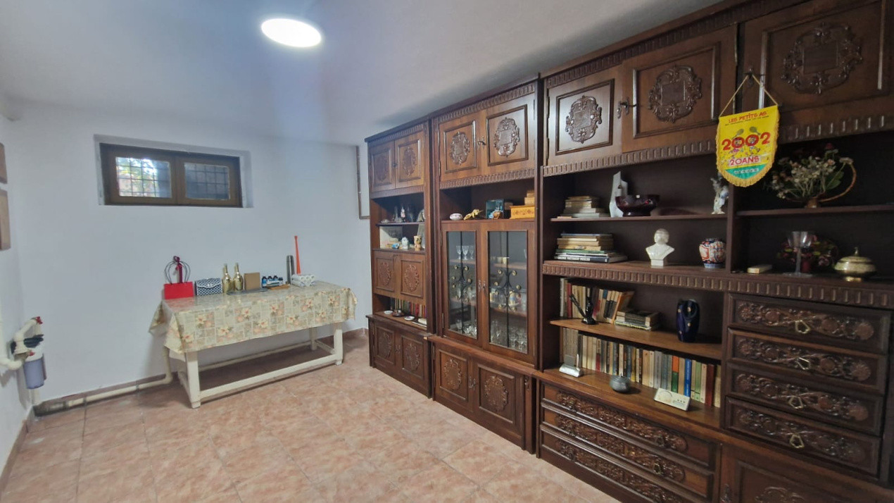 Casa cu 5 camere, 200mp, Centru