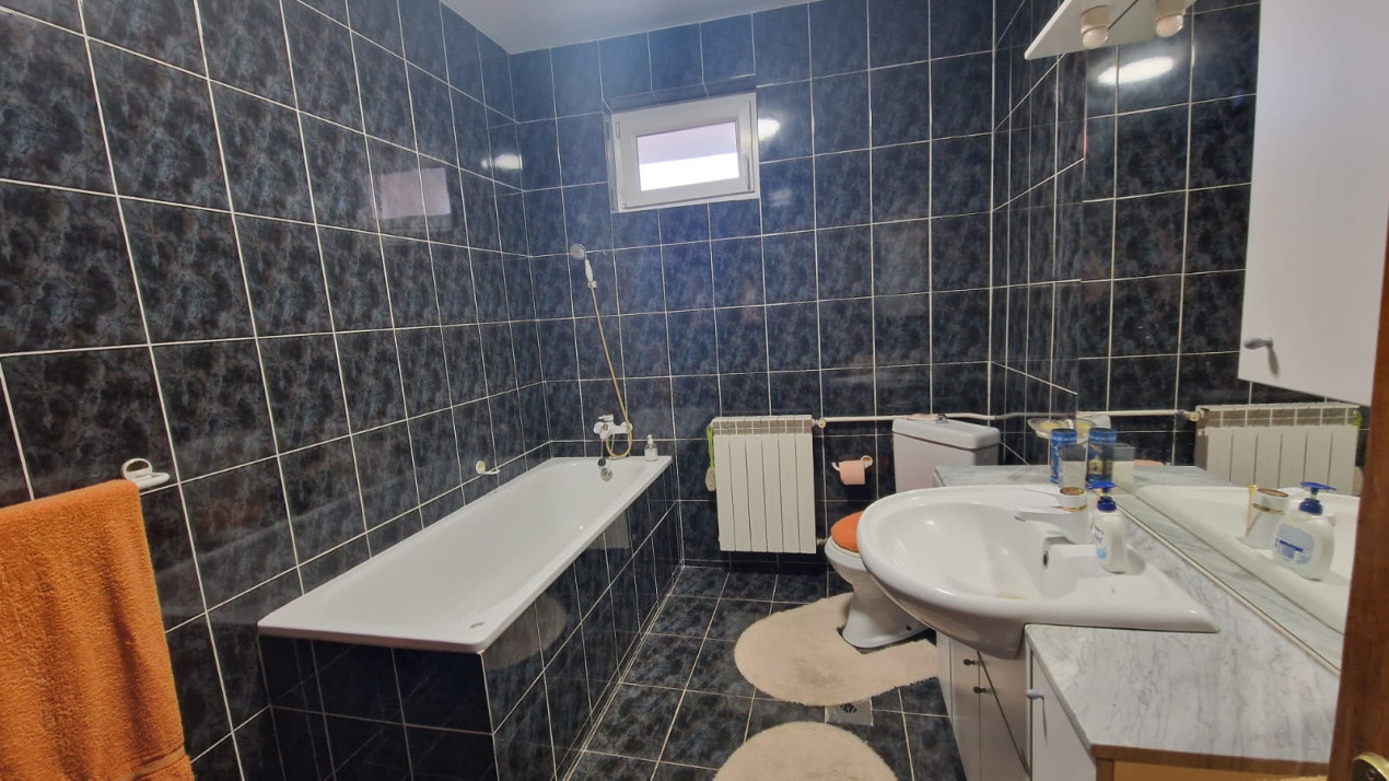 Casa cu 5 camere, 200mp, Centru