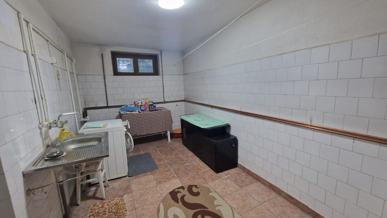 Casa cu 5 camere, 200mp, Centru