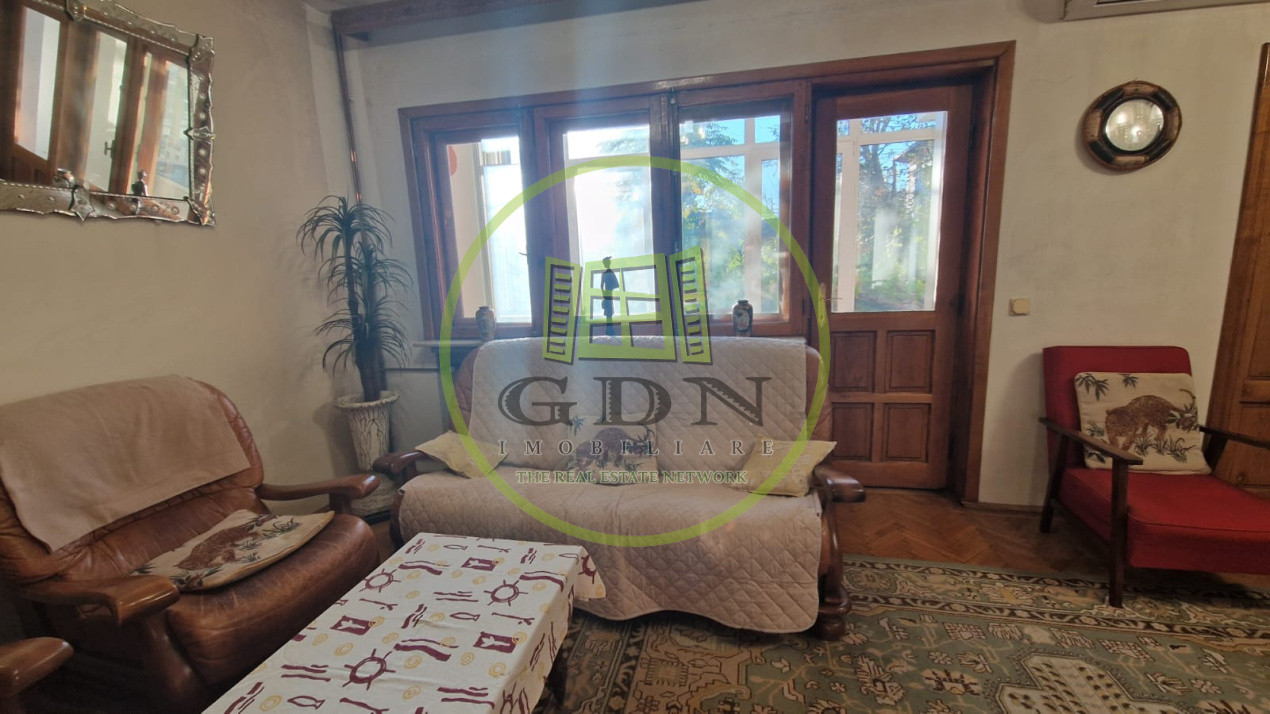 Casa cu 5 camere, 200mp, Centru