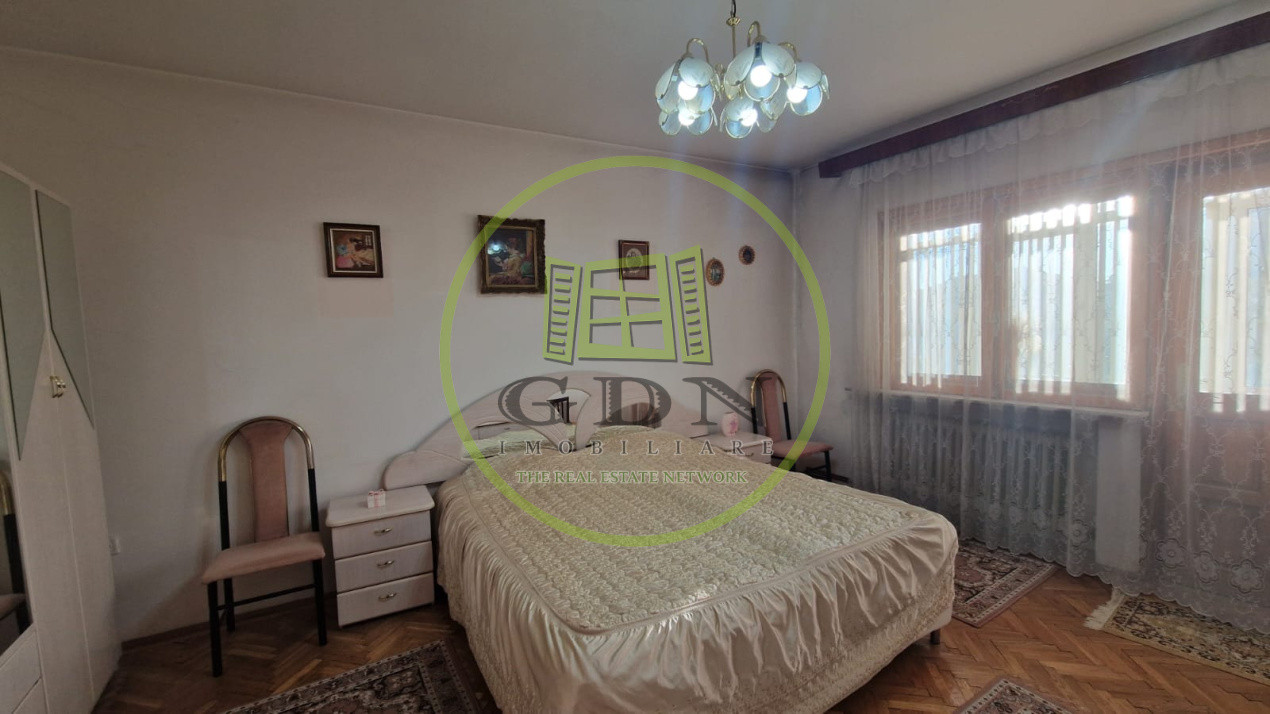 Casa cu 5 camere, 200mp, Centru