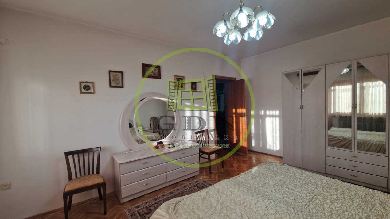 Casa cu 5 camere, 200mp, Centru