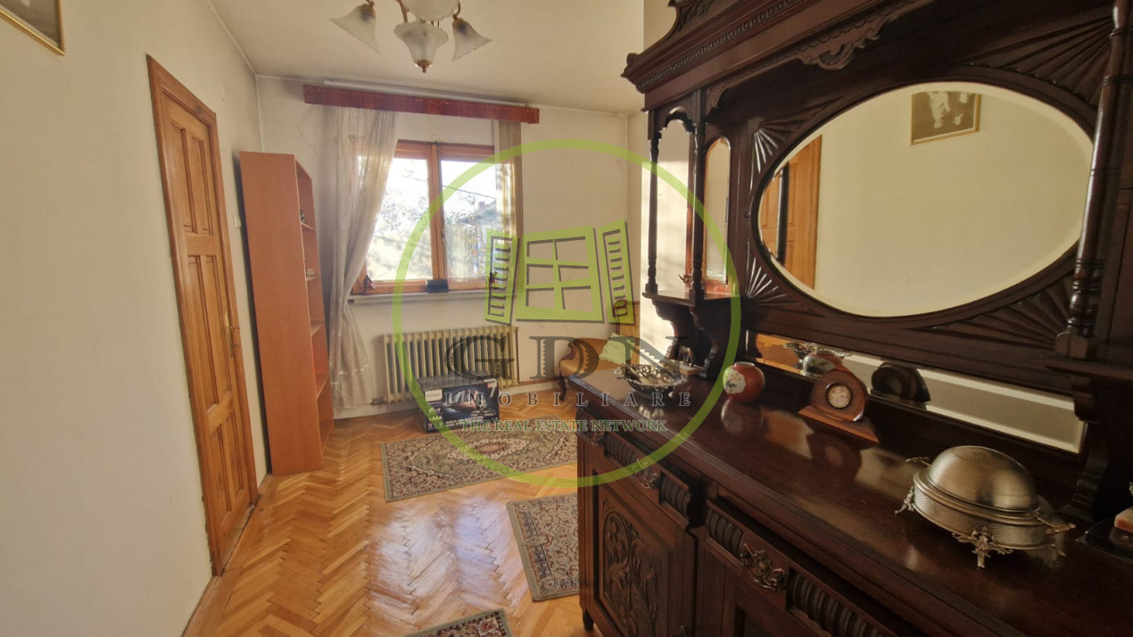 Casa cu 5 camere, 200mp, Centru