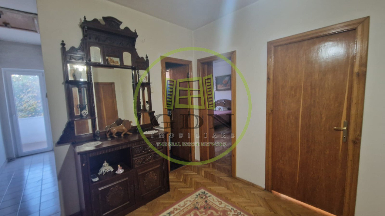 Casa cu 5 camere, 200mp, Centru