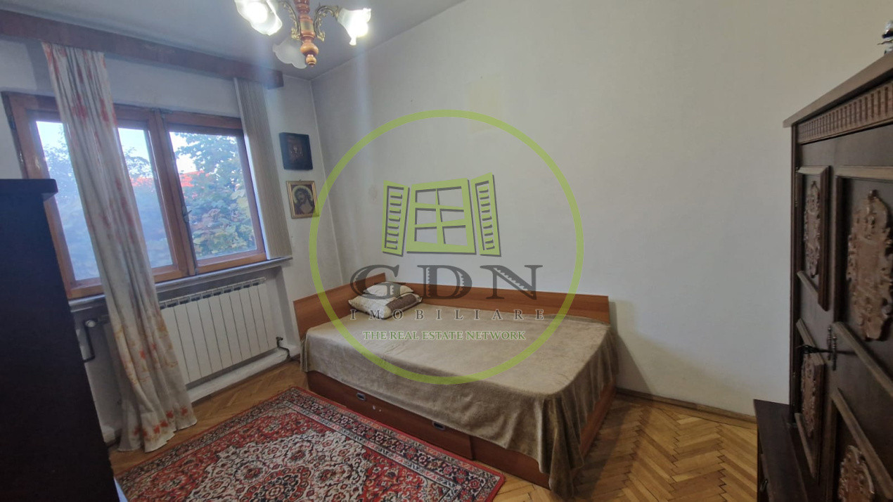 Casa cu 5 camere, 200mp, Centru
