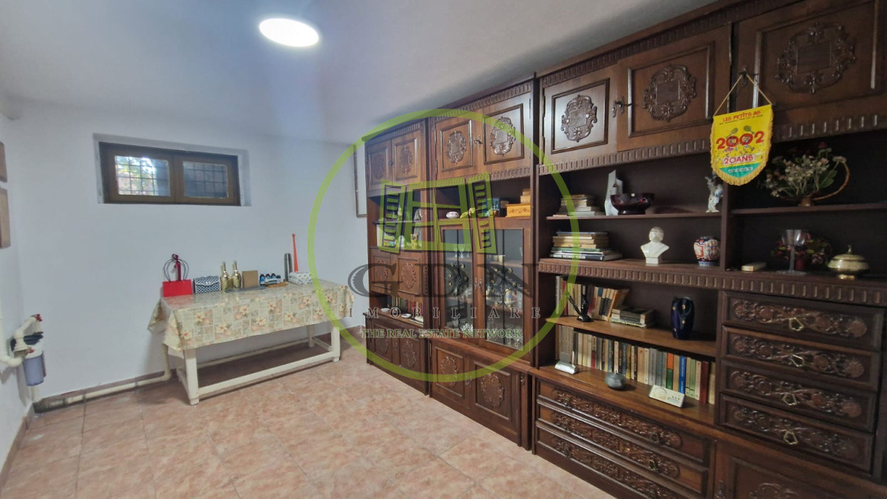 Casa cu 5 camere, 200mp, Centru