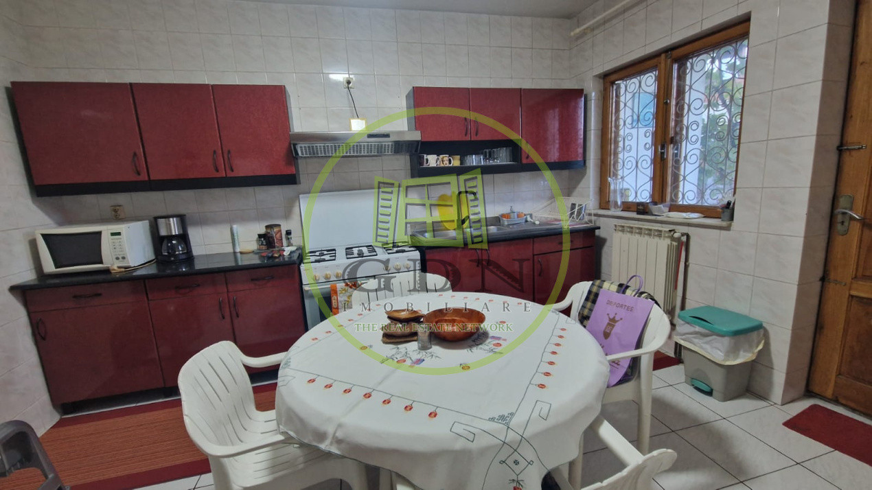 Casa cu 5 camere, 200mp, Centru