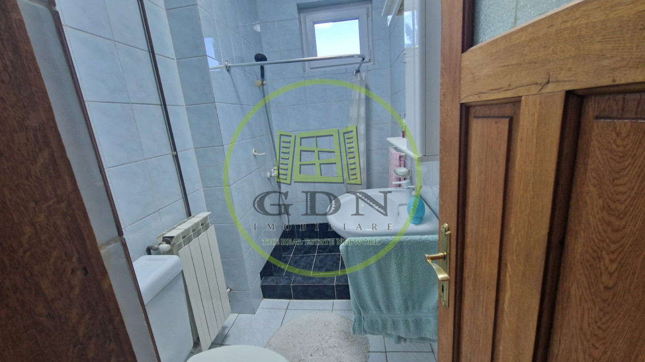 Casa cu 5 camere, 200mp, Centru