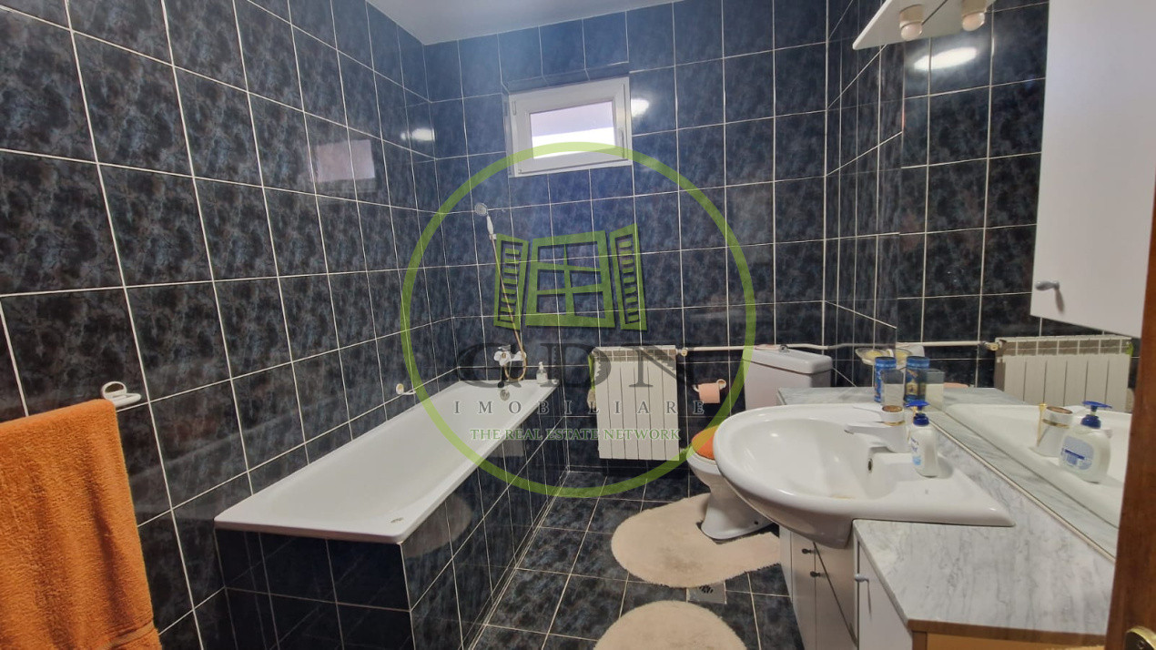 Casa cu 5 camere, 200mp, Centru