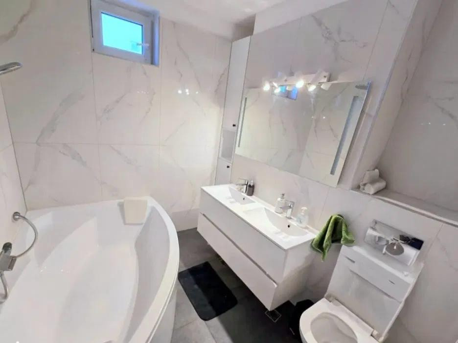 Ofertă de vânzare ap. cu 2 cam. 68 mp., cu garaj, car. Zorilor